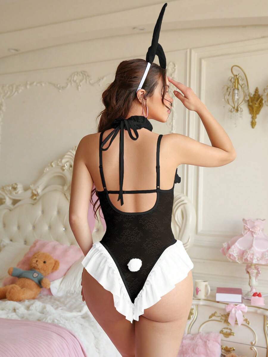 طقم لانجري نسائي 3 قطع – جمبسوت أرنب مثير بدانتيل وشرائط رفيعة من PetitDoll