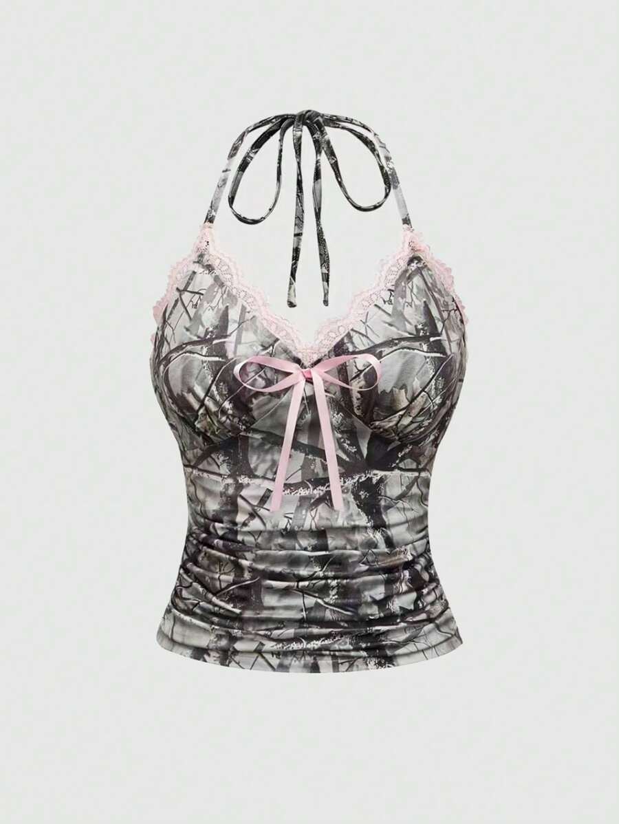 توب نسائي بدون أكمام بتصميم مموه ودانتيل بلون متباين من ROMWE Y2K