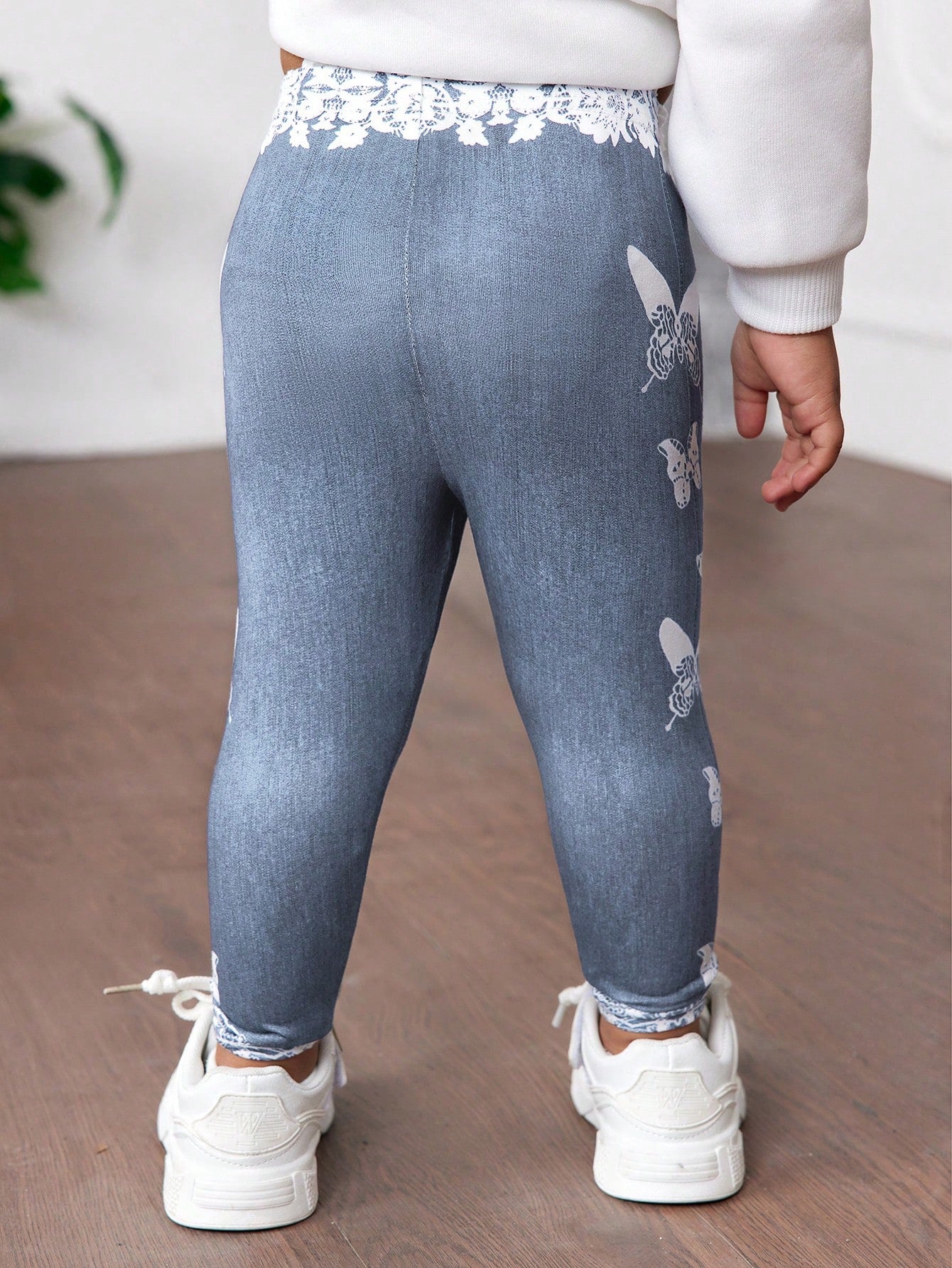 بنطلون شي إن بنقشة فراشات للبنات، مناسب للخروجات