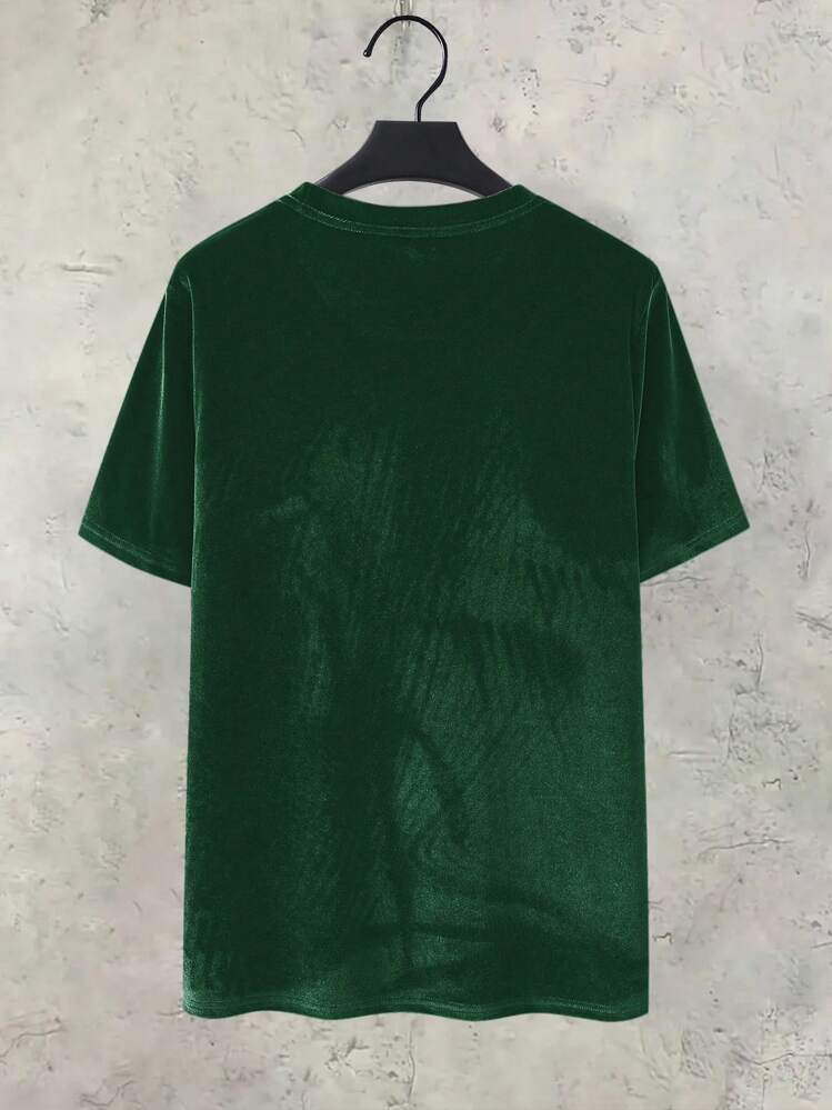 تي شيرت رجالي مطبوع عليها حرف من القماش المخمليShein