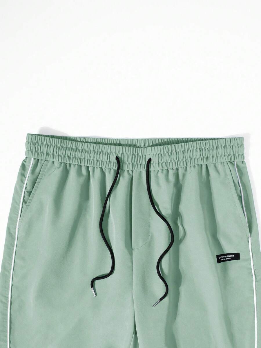 بنطلون رجالي فضفاض من Manfinity Hypemode بنمط نجوم وخطوط جانبية