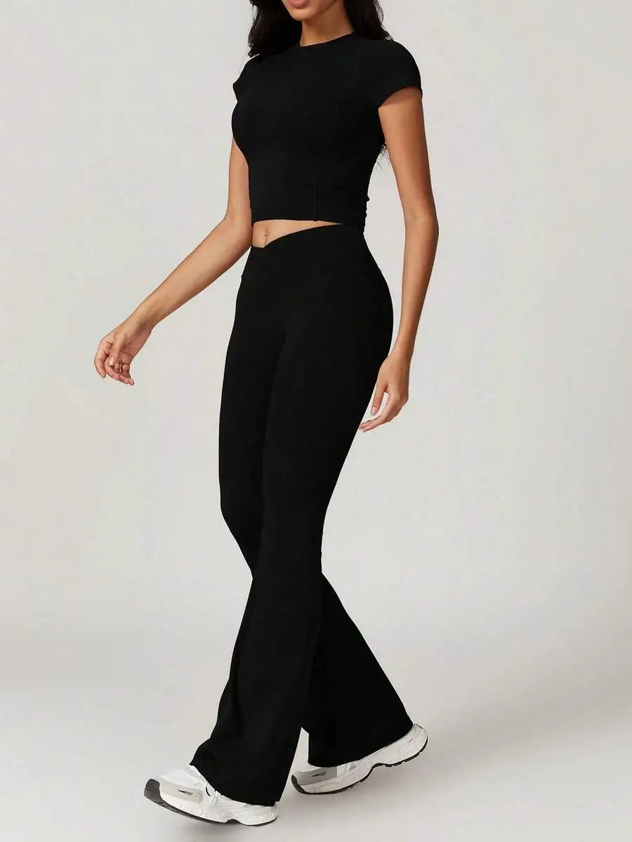 بدلة نسائية مكونة من قطعتين من ملابس اليوغا واللياقة البدنية الكاجوال الخريفية بأكمام قصيرة وبنطلون