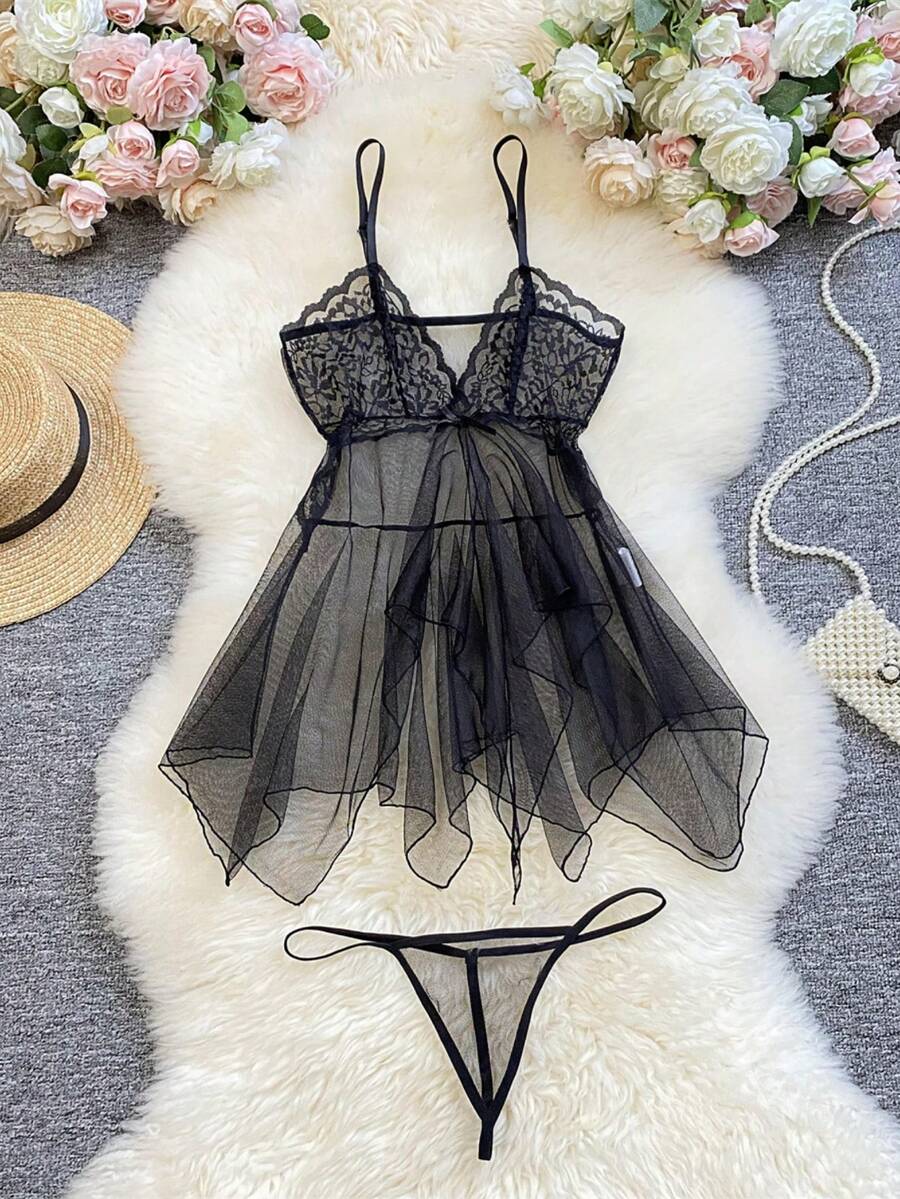 طقم لانجري نسائي شفاف من التول الشبكي – إطلالة أنثوية مثيرة من قطعتين