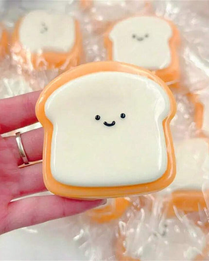 لعبة إسفنجيّة على شكل شريحة خبز – Squishy Bread لتخفيف التوتر بارتداد بطيء