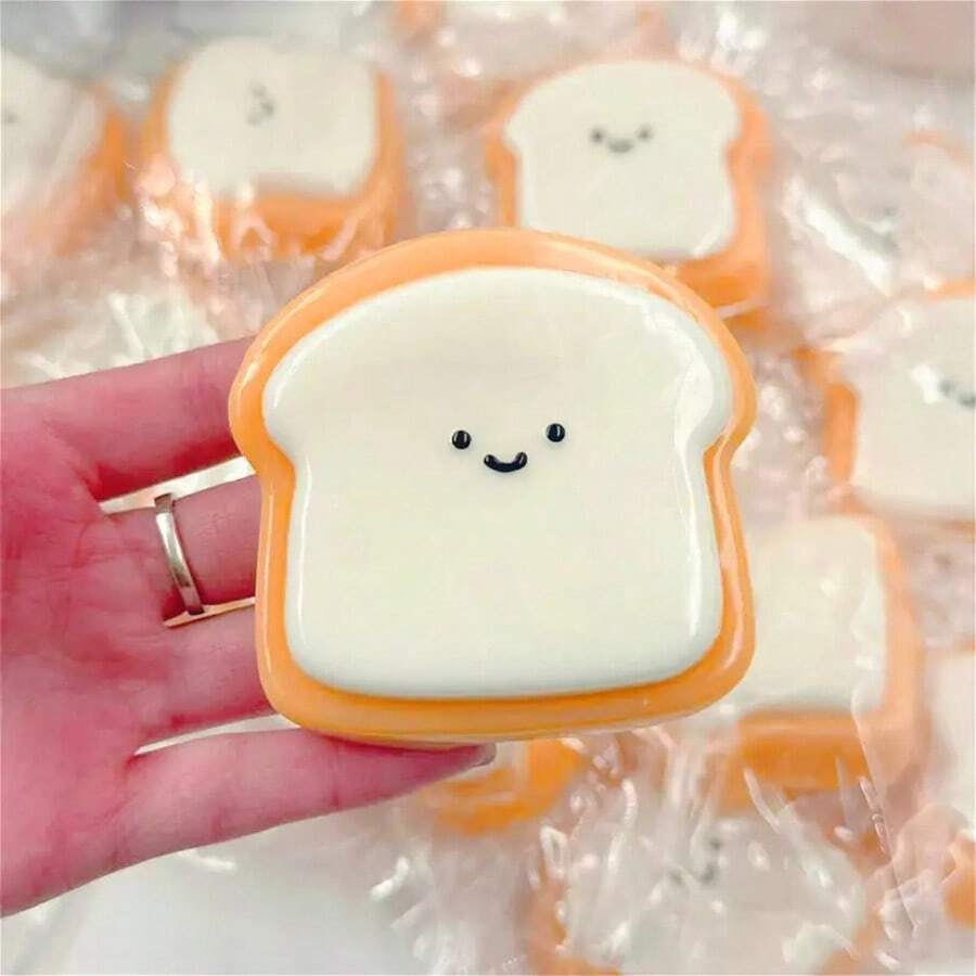 لعبة إسفنجيّة على شكل شريحة خبز – Squishy Bread لتخفيف التوتر بارتداد بطيء