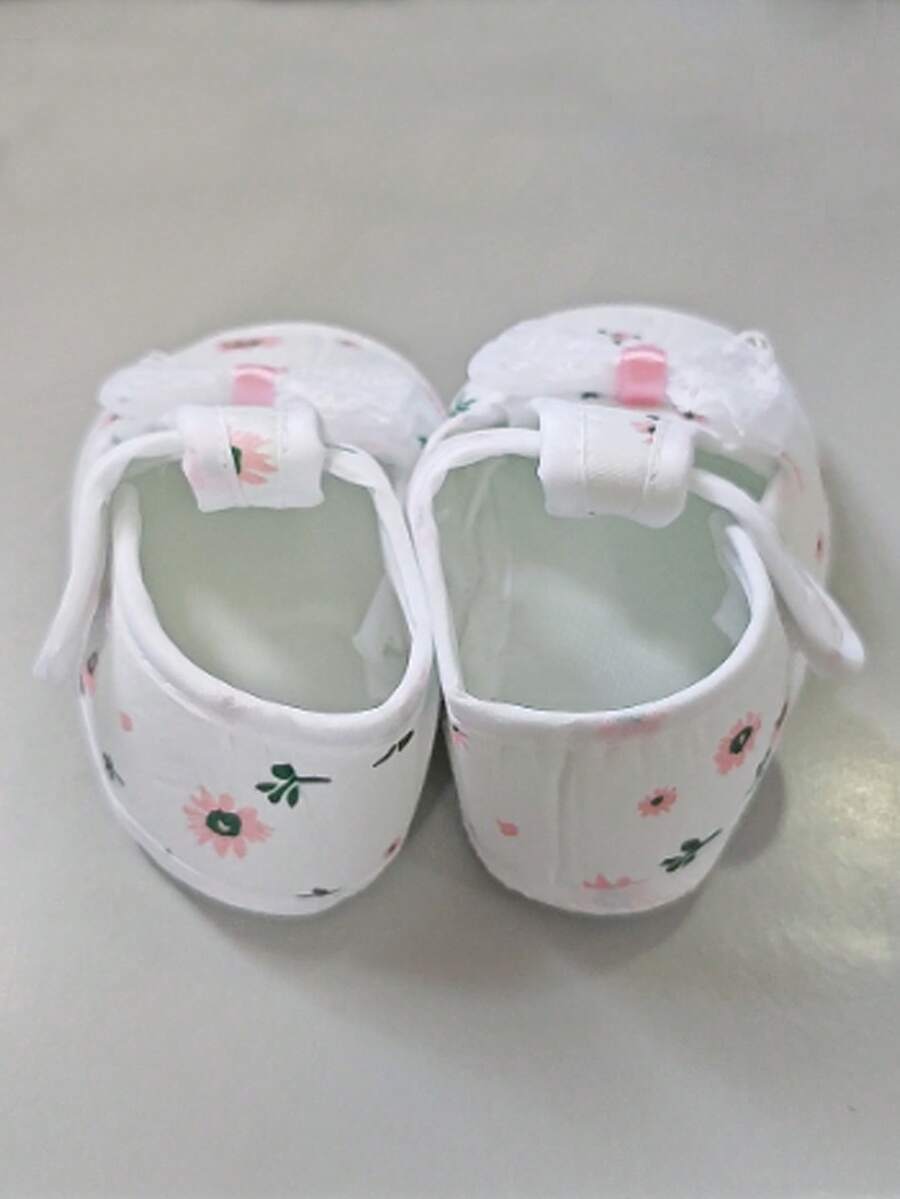 حذاء رضّع بنات بتصميم أميرة – مع جوارب وأربطة دانتيل