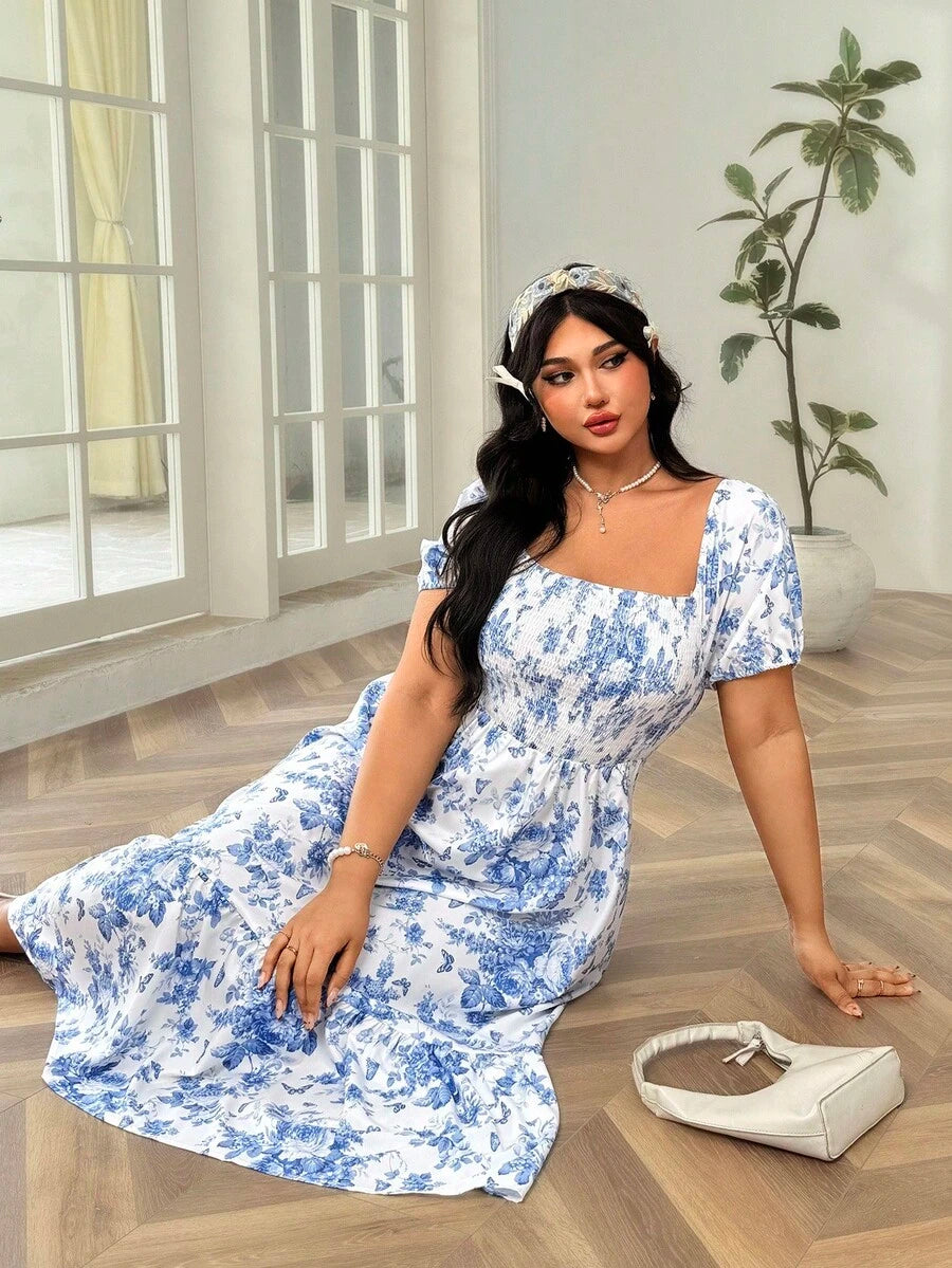 فستان نسائي من SHEIN WYWH بمقاسات كبيرة، مطبوع عليه زهور باللونين الأزرق والأبيض