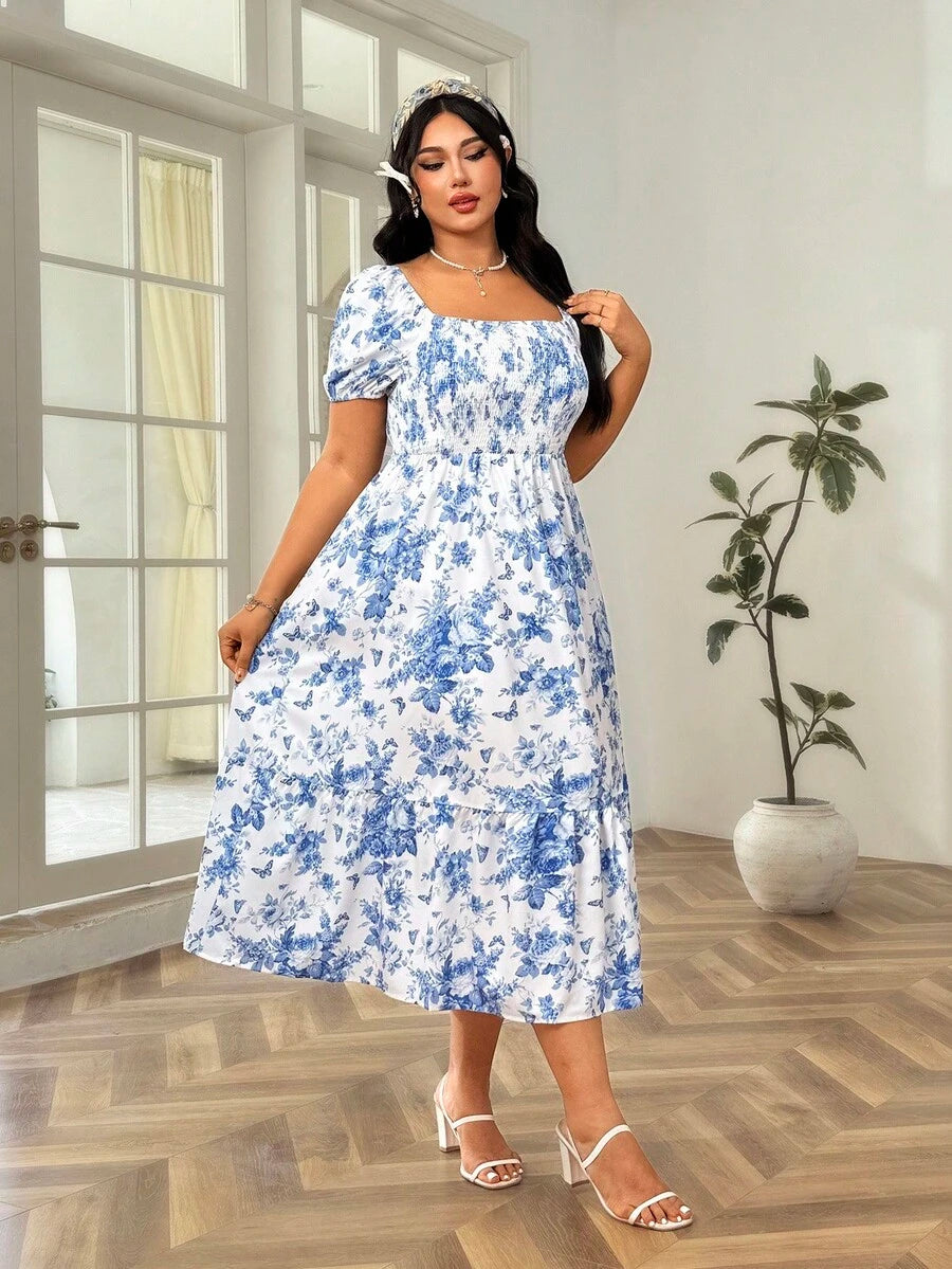 فستان نسائي من SHEIN WYWH بمقاسات كبيرة، مطبوع عليه زهور باللونين الأزرق والأبيض