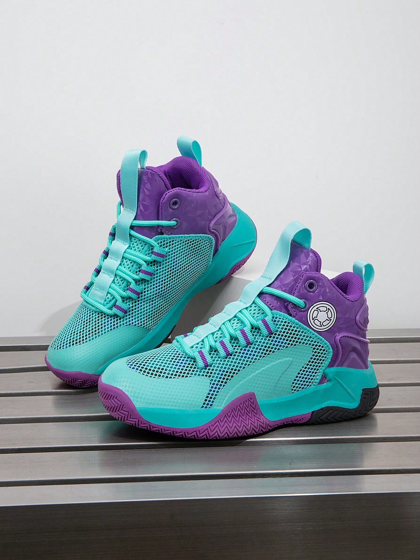 كوتشي رياضي حريمي من Shein