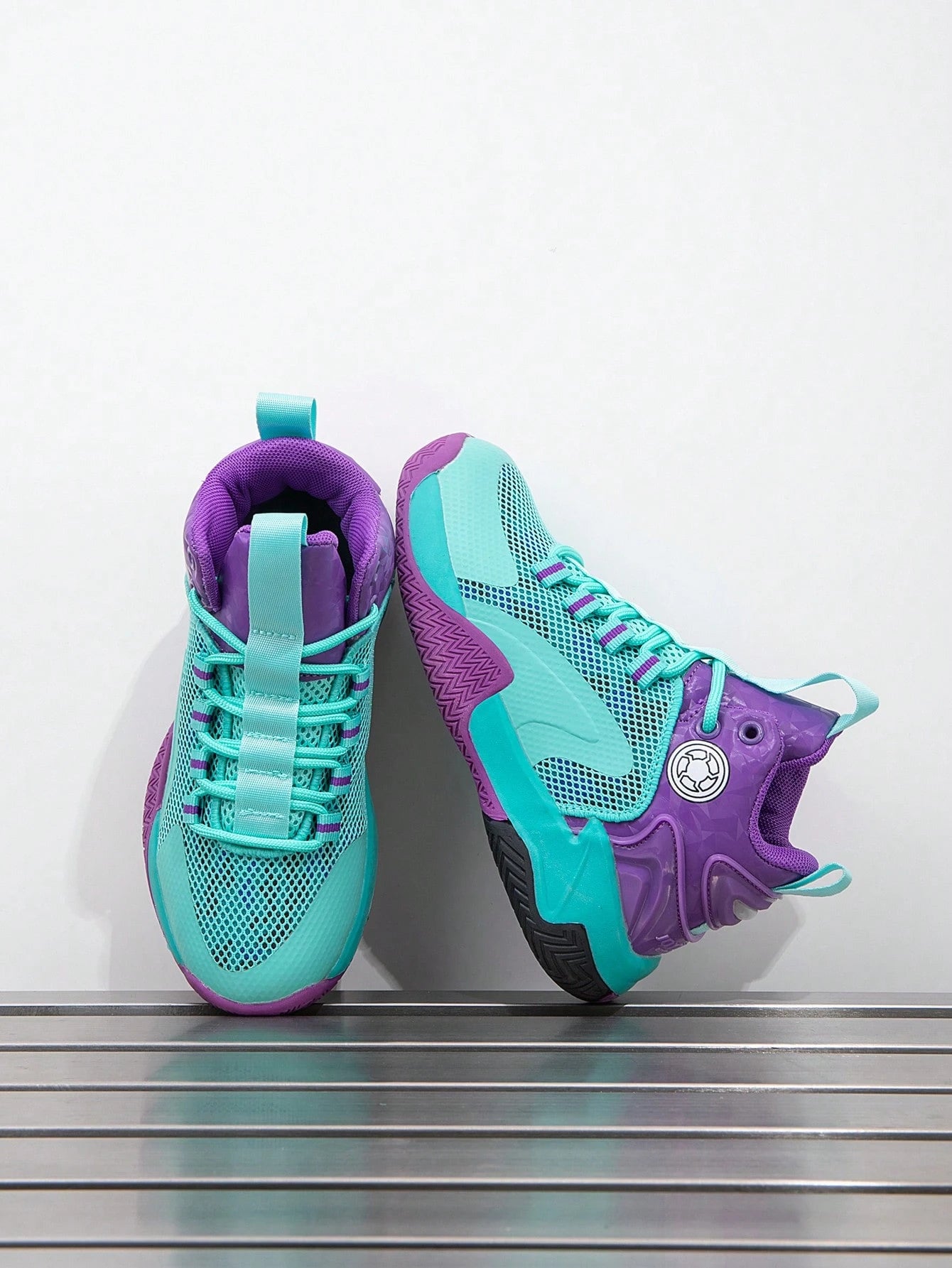 كوتشي رياضي حريمي من Shein