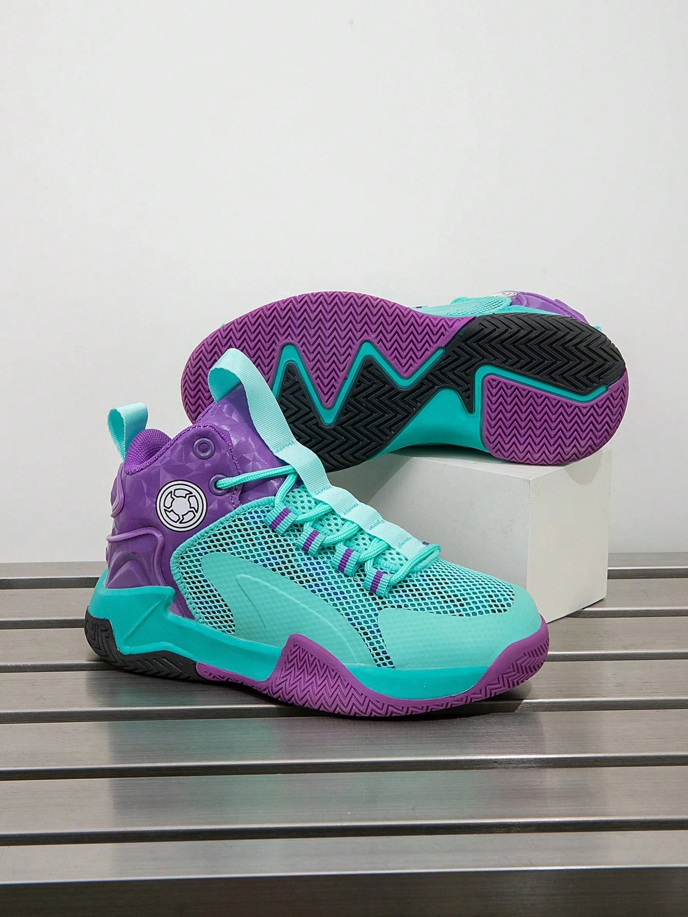 كوتشي رياضي حريمي من Shein