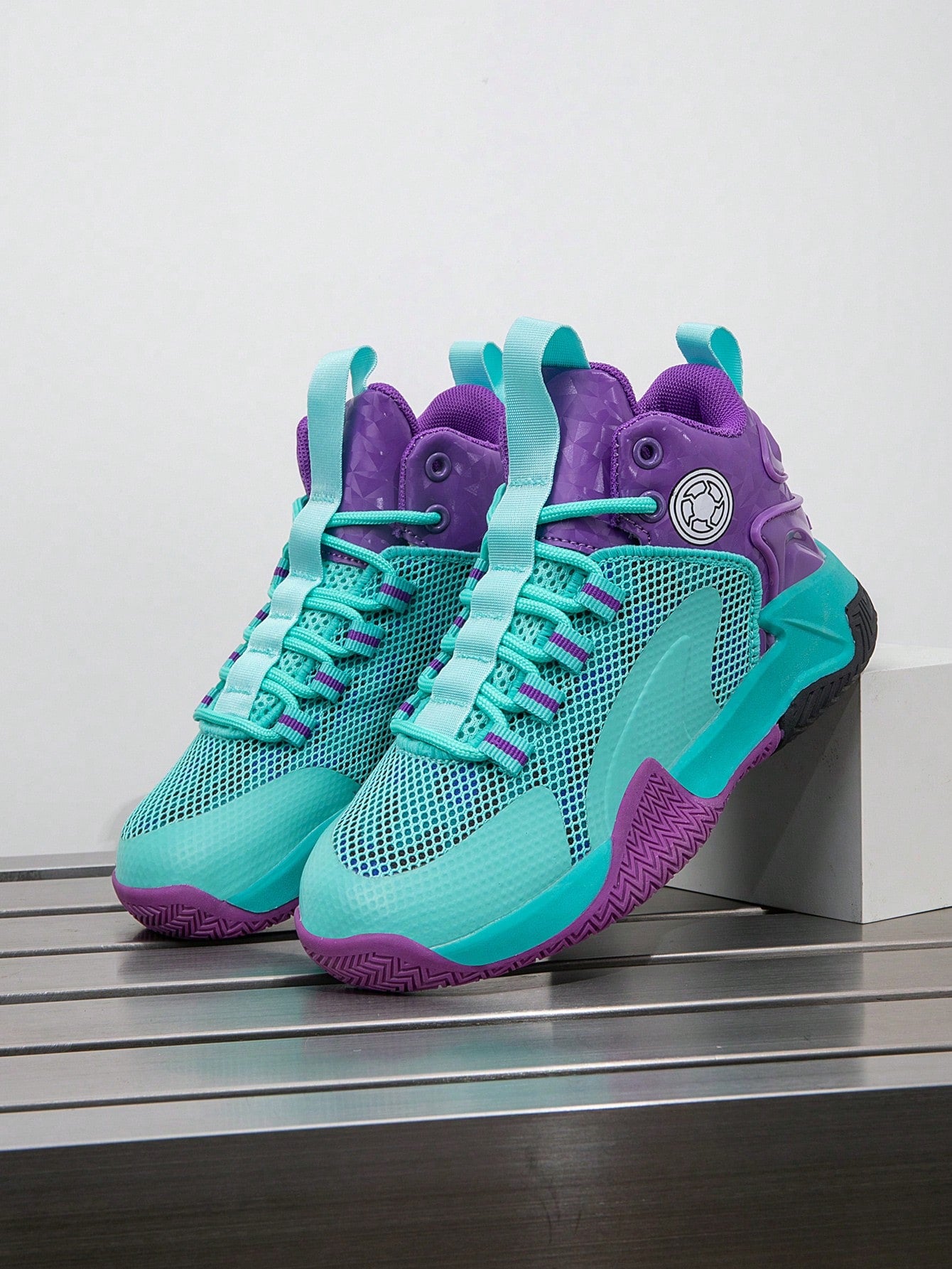 كوتشي رياضي حريمي من Shein