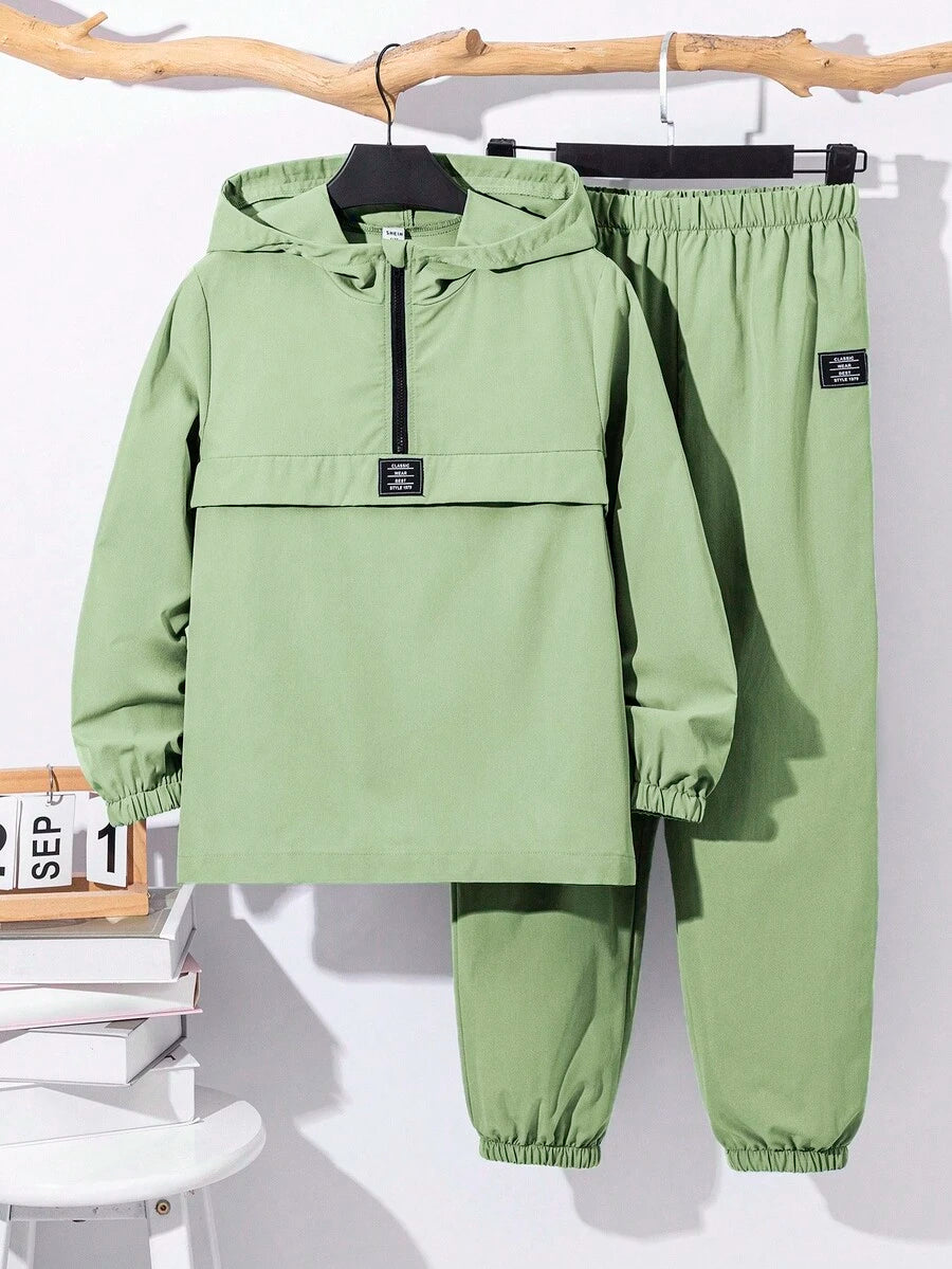 طقم شي ان للأولاد من قطعتين - جاكيت بغطاء رأس وسحاب وبنطال برباط، بتصميم رياضي كاجوال مناسب للخريف/الشتاء