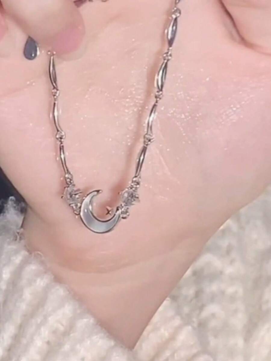 سوار أنيق من الفولاذ المقاوم للصدأ باللون الفضي