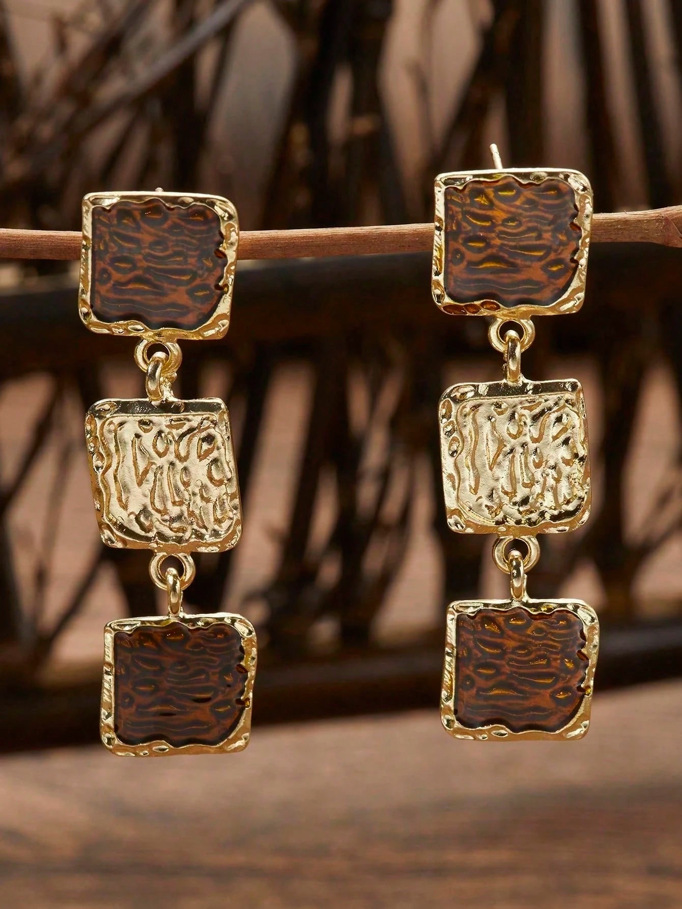 أقراط هندسية متدلية بشكل مربع باللون البني والكراميل للنساء