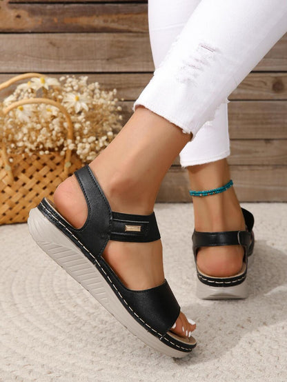 صندل نسائي مسطح بكعب ويدج ناعم وخفيف الوزن على الطراز الروماني
