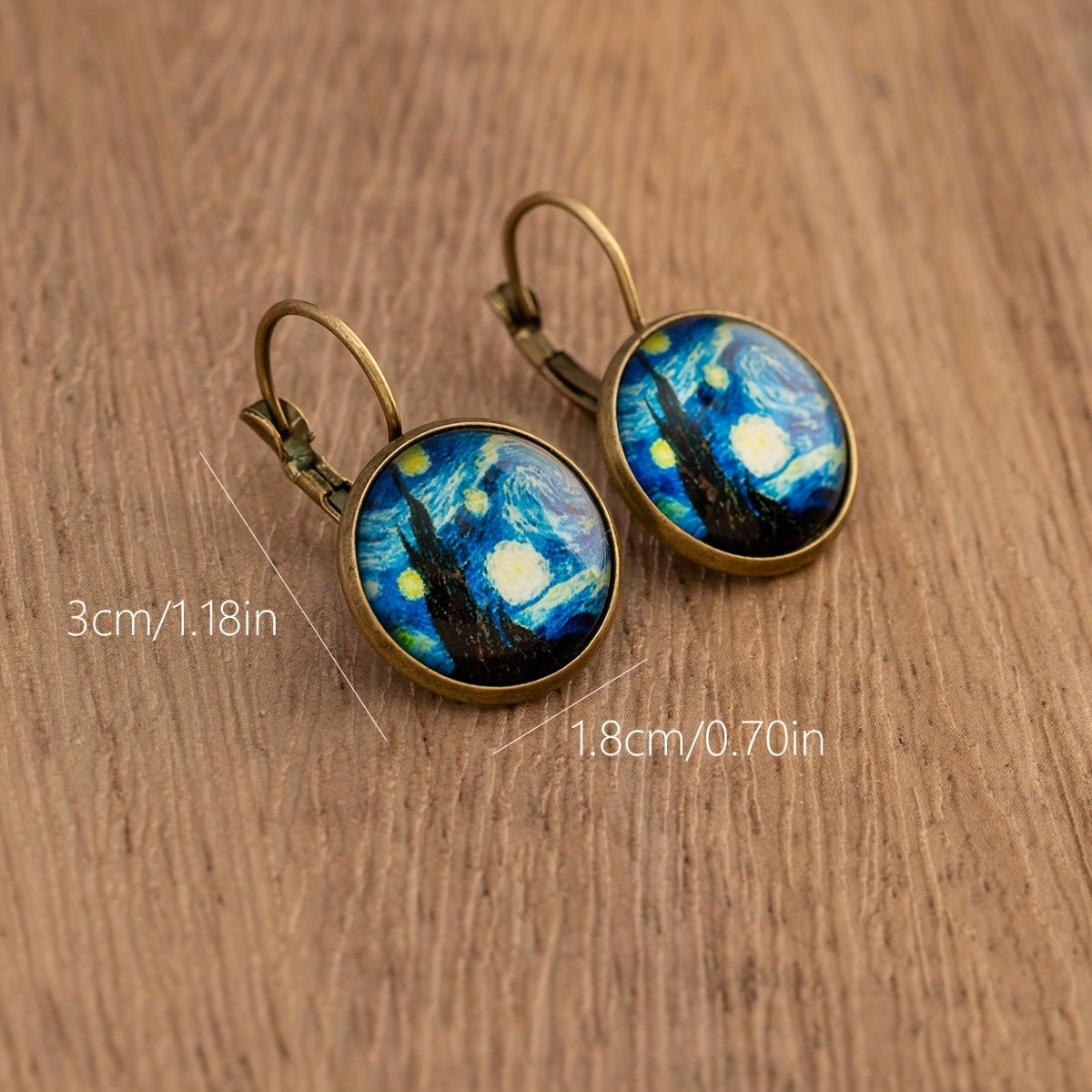 أقراط دائرية برسمة زيتية لريشة الطاووس وزهرة الهندباء