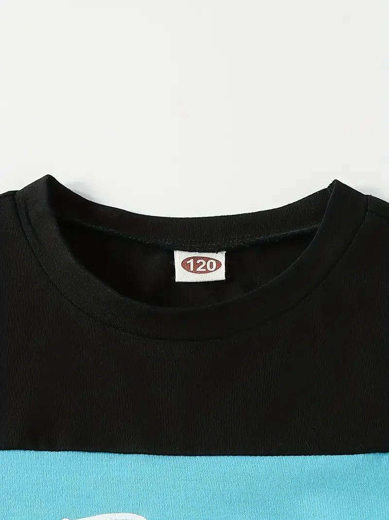 طقم ولادي مراهقين من شي إن – تيشيرت بتصميم ألوان متداخلة وطبعة حروف مع شورت كاجوال عصري