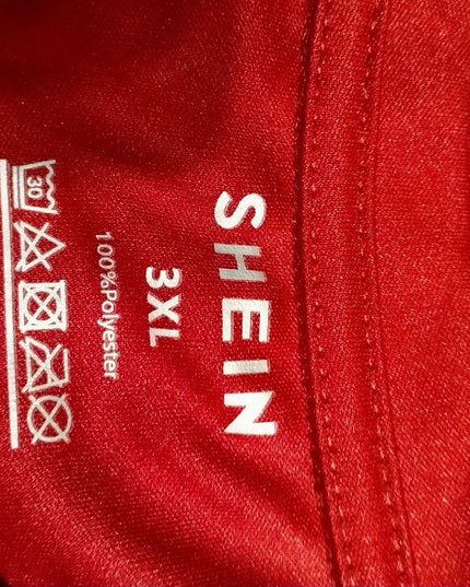 تيشيرت أحمر مطبوع بقلوب من Shein