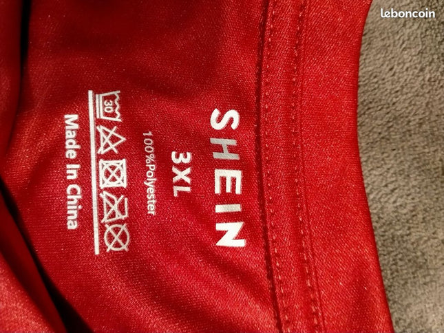 تيشيرت أحمر مطبوع بقلوب من Shein