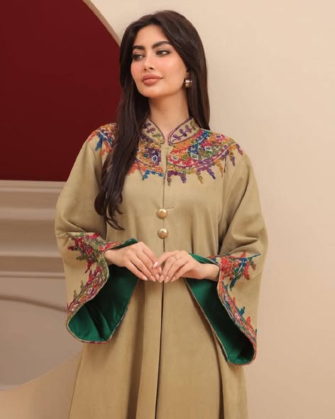 فستان طويل مطبوع بزهور عباد الشمس من Shein