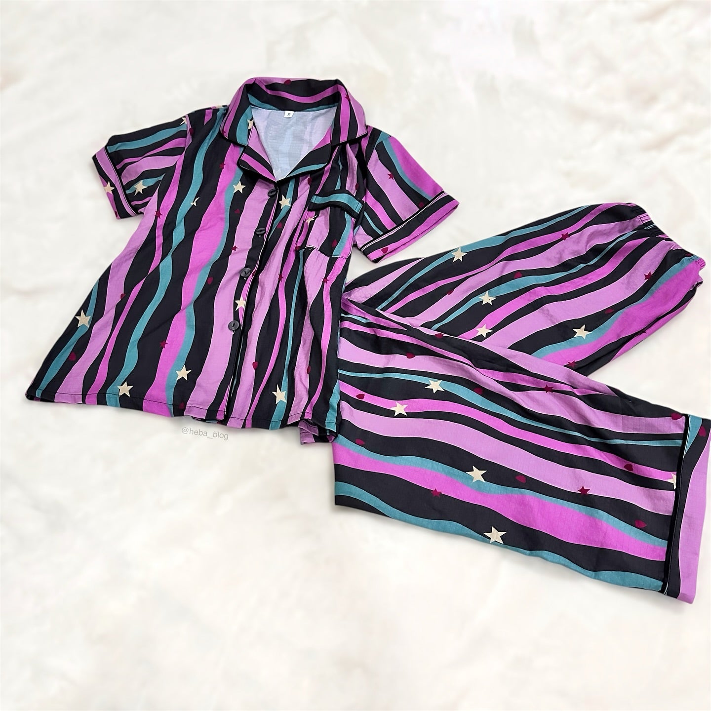 طقم بيچامة حرير بنقشة خطوط ملونة من Shein