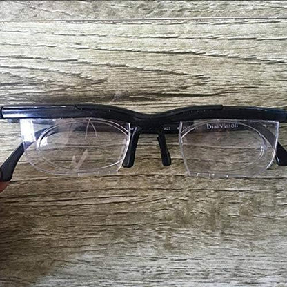 نظارة بعدسات قابلة لتعديل البُعد البؤري – مناسبة لمدّ البصر وللرؤية الواضحة لجميع الأعمار