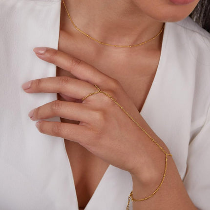 سوار يد مع خاتم متصل بسلسلة مطلي باللون الذهبي – تصميم عصري وأنيق للنساء