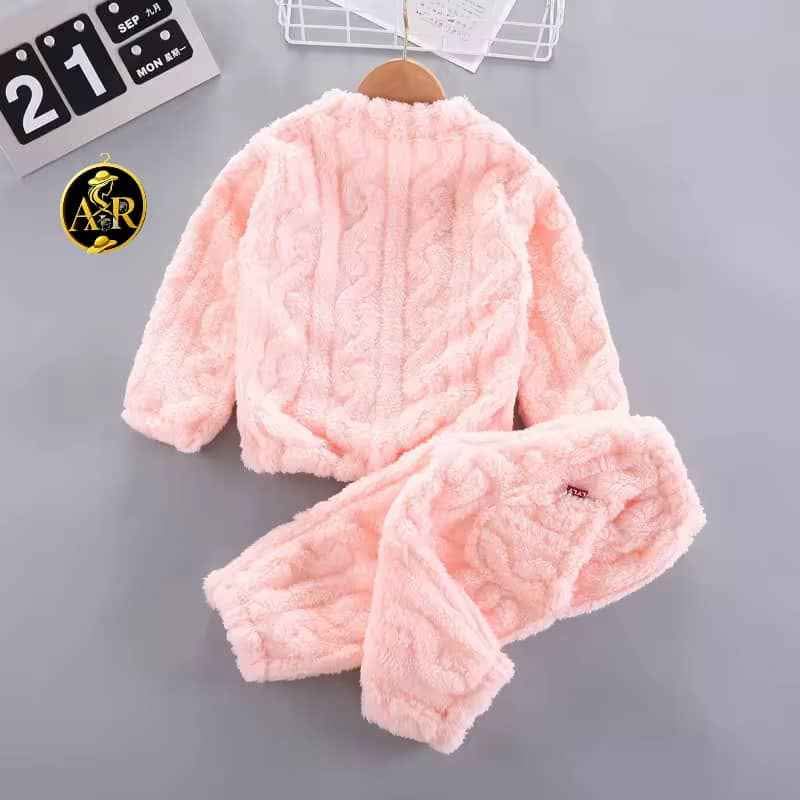 طقم شتوي للأطفال مصنوع من خامة فرو ناعمة ودافئة