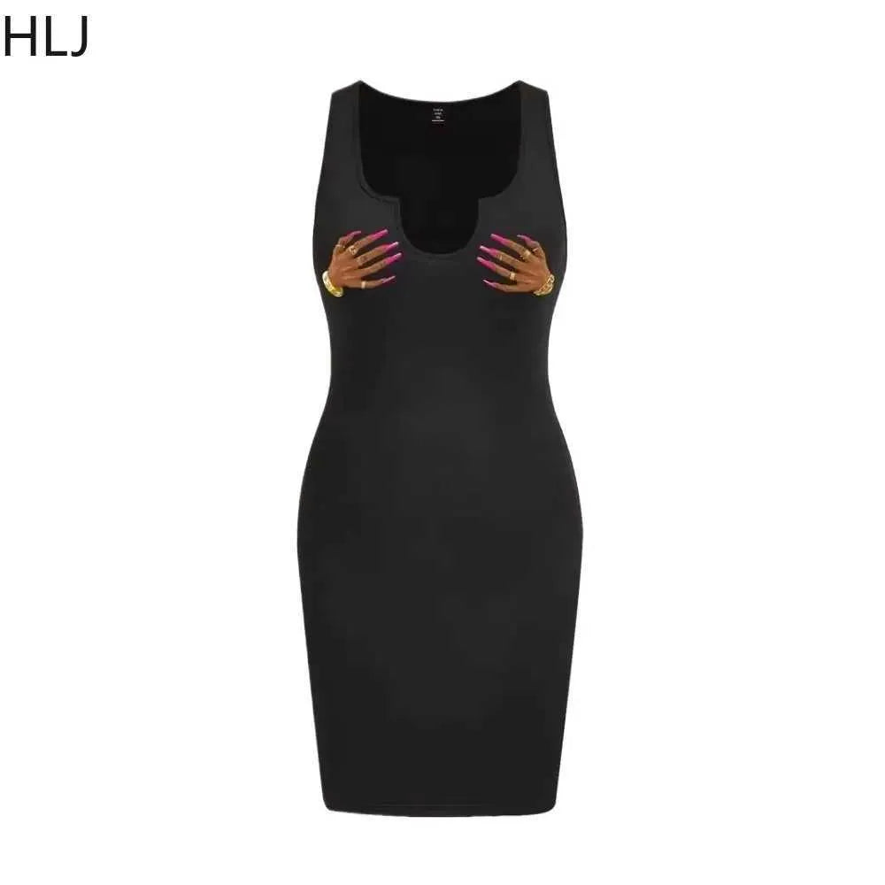 فستان نسائي قصير باللون الأسود بتصميم عصري shein