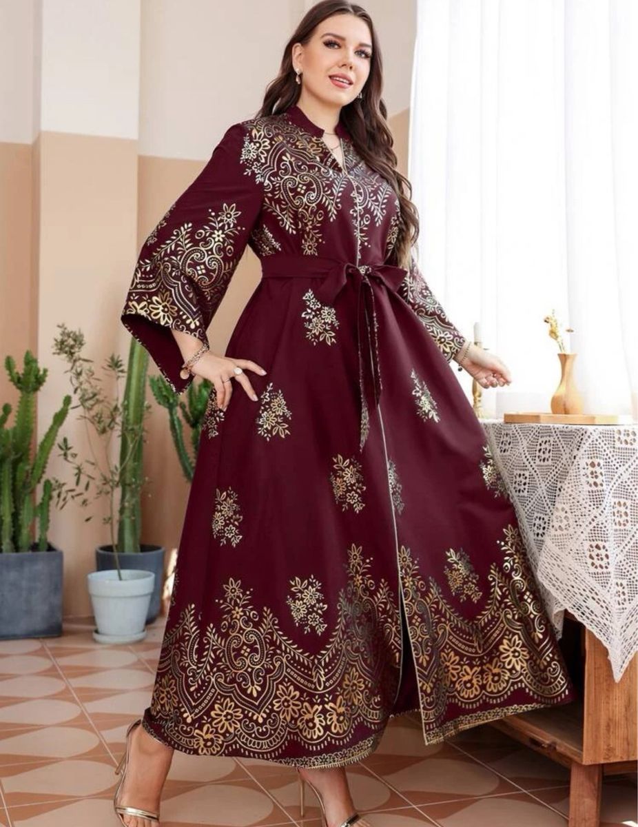 فستان  بتفاصيل ذهبية فاخرة