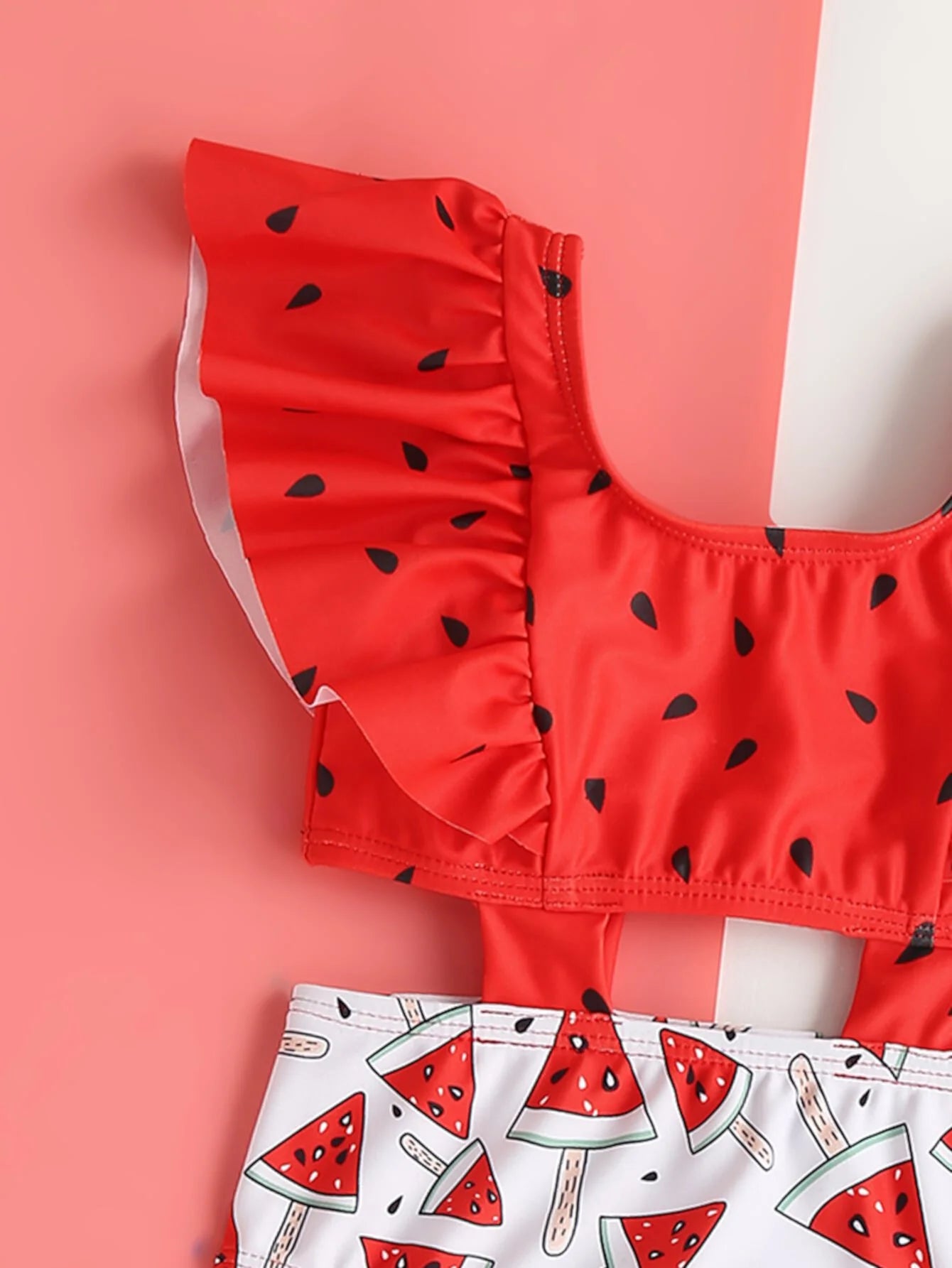 ملابس سباحة SHEIN للفتيات الصغيرات من قطعة واحدة مجوفة بألوان متباينة ومزينة بكشكشة