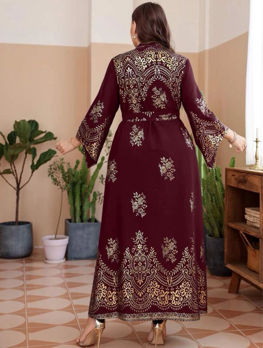 فستان  بتفاصيل ذهبية فاخرة