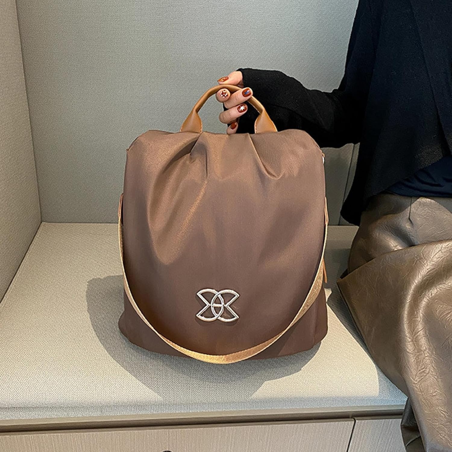 حقيبة ظهر بدون علامة تجارية بسحاب خلفي للكبار (بنية) Shein