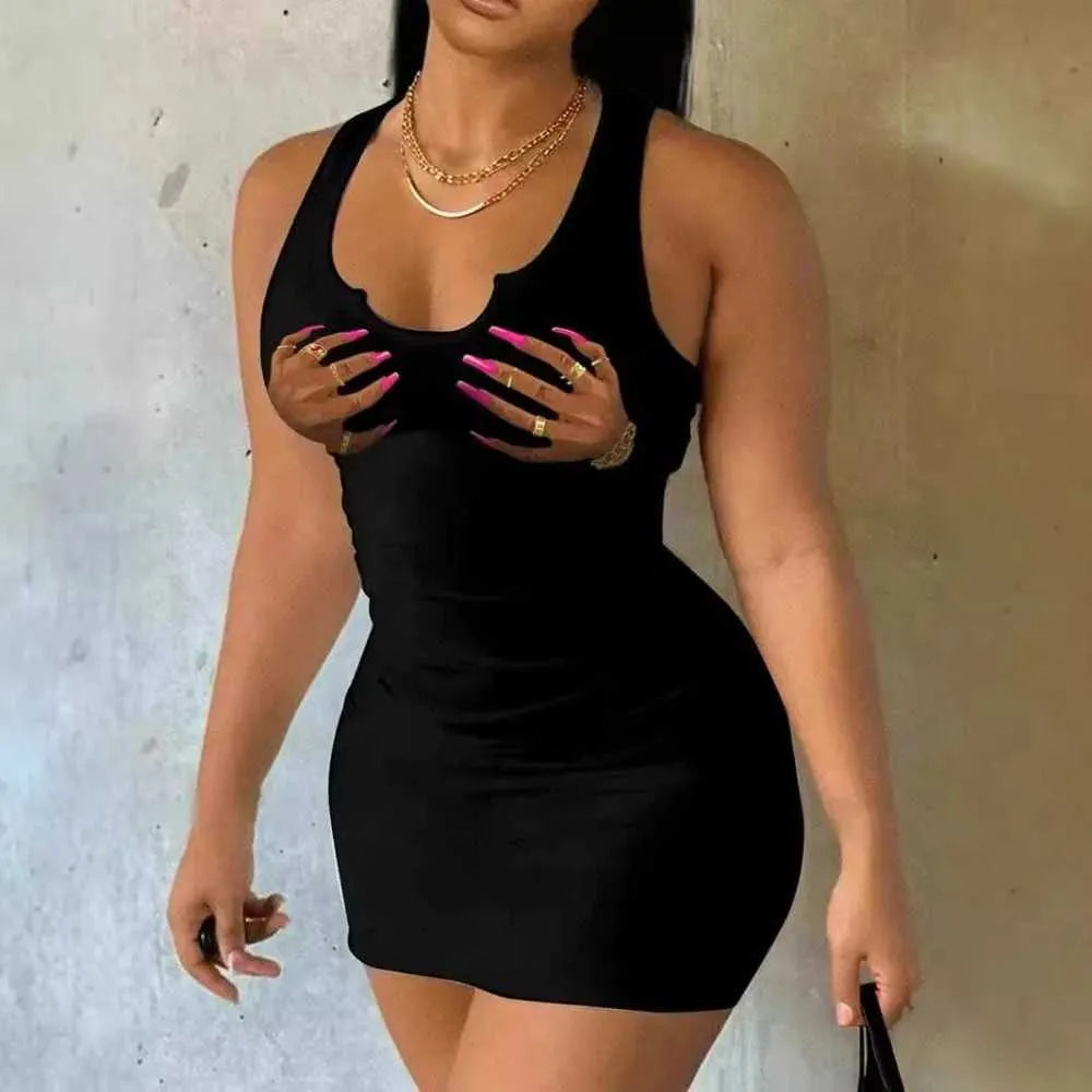 فستان نسائي قصير باللون الأسود بتصميم عصري shein