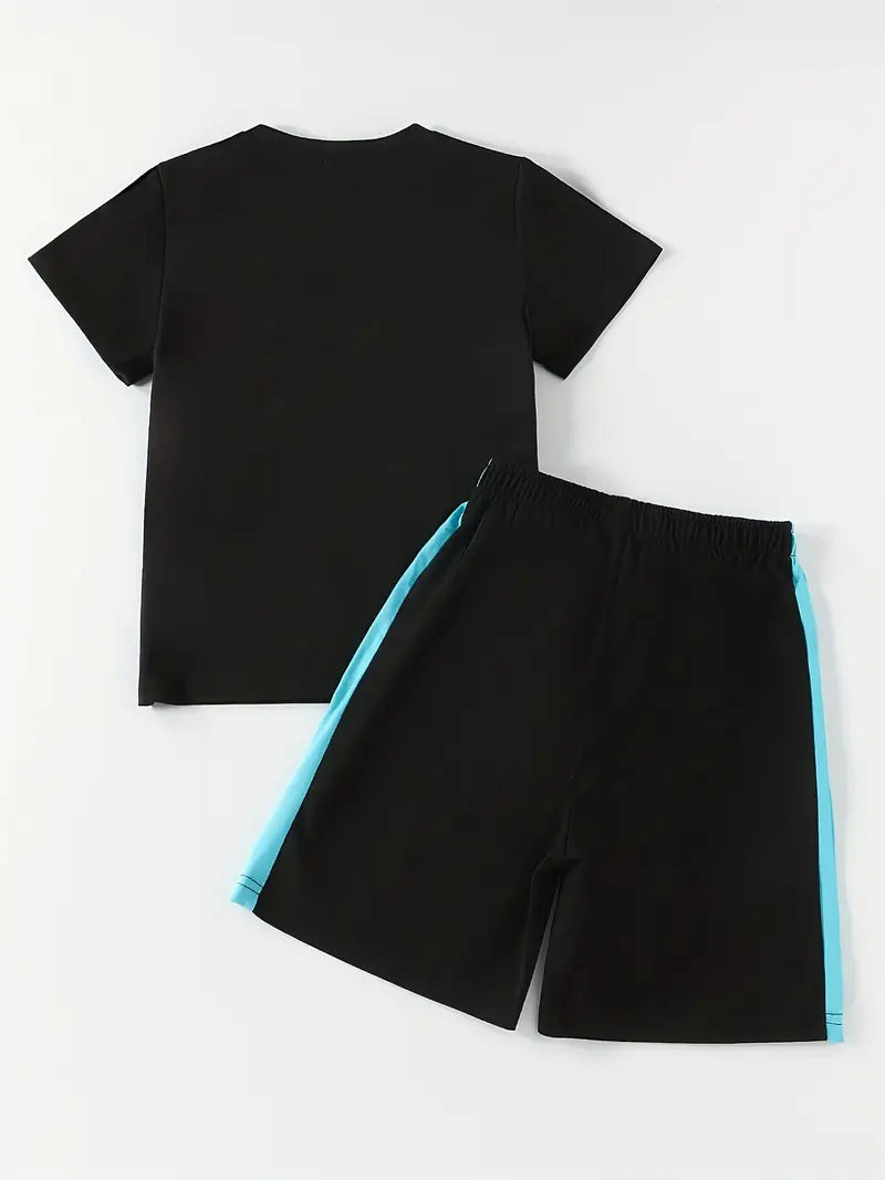 طقم ولادي مراهقين من شي إن – تيشيرت بتصميم ألوان متداخلة وطبعة حروف مع شورت كاجوال عصري