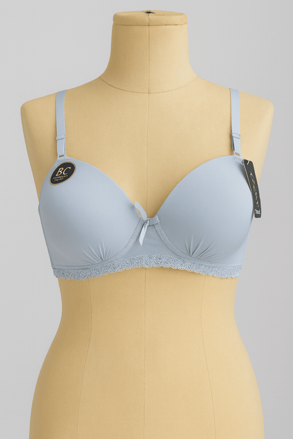 حمالة صدر سادة اللون بحاشية دانتيل – تصميم أنثوي بخامة مريحة ولافتة