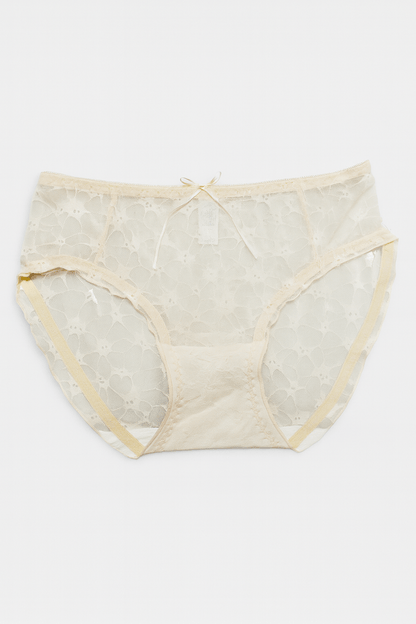 بانتي دانتيل بطبعة زهور – لانجيري أنثوي لتصميم جذّاب
