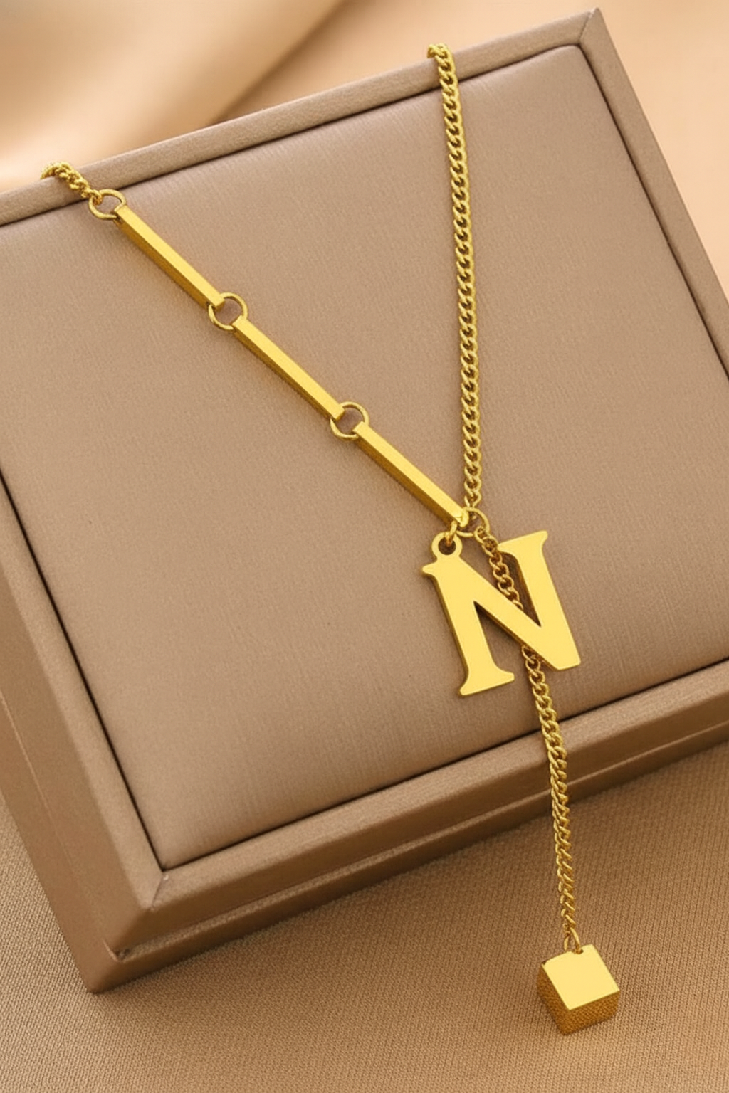 قلادة مكونة من قطعة واحدة مطلية بالذهب عيار 18 قيراطًا من الفولاذ المقاوم للصدأ