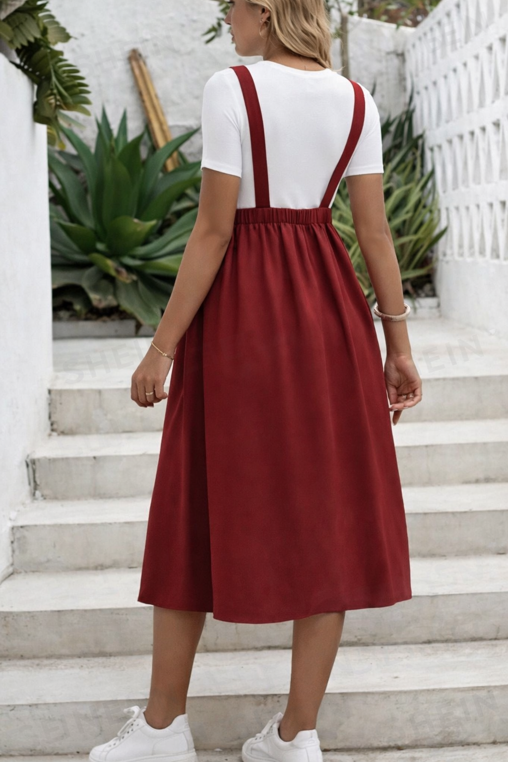 فستان نبيتي بحمالات بطول متوسط من Shein