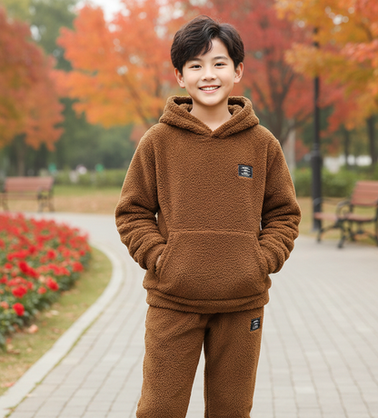 طقم ولادي من شي إن: هودي وبنطلون مزين برقعة وبتصميم آذان ثلاثية الأبعاد - سن 10 سنوات