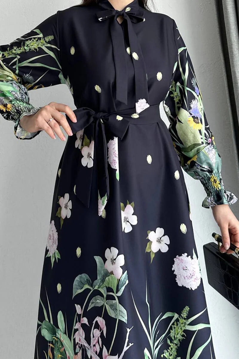 فستان أنيق بنقشة زهور مع رباط خصر وجيوب