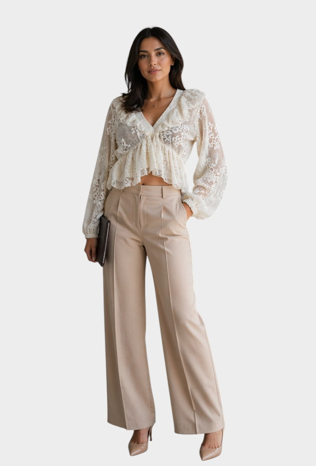 بلوزة دانتيل بيج أنيقة بياقة V  ستايل أنثوي كاجوال شيك