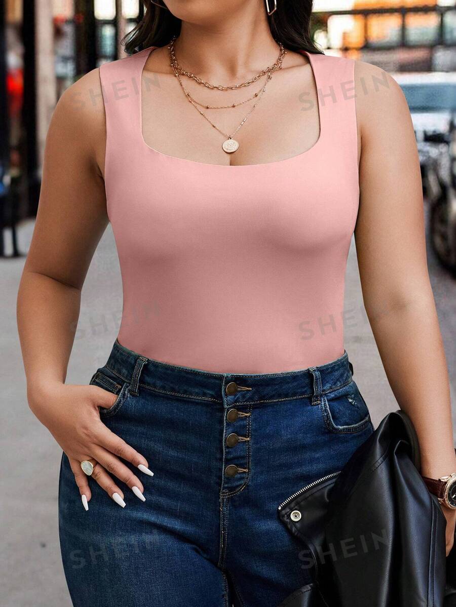 تانك توب سادة بقصة ضيقة بدون أكمام (مقاس كبير) من شي إن
