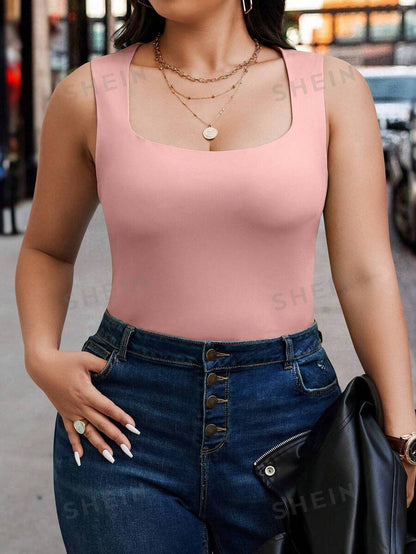 تانك توب سادة بقصة ضيقة بدون أكمام (مقاس كبير) من شي إن
