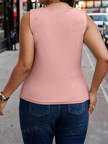تانك توب سادة بقصة ضيقة بدون أكمام (مقاس كبير) من شي إن
