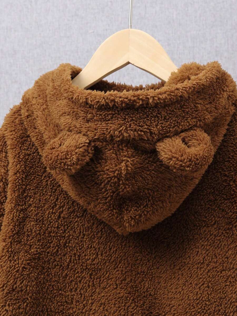 طقم ولادي من شي إن: هودي وبنطلون مزين برقعة وبتصميم آذان ثلاثية الأبعاد - سن 10 سنوات
