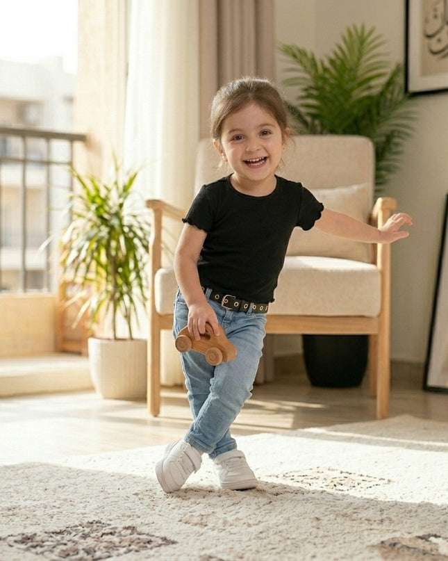 تيشيرت أسود أساسي للبنات من Elladie Kids برقبة دائرية وأكمام قصيرة
