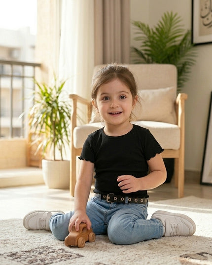 تيشيرت أسود أساسي للبنات من Elladie Kids برقبة دائرية وأكمام قصيرة