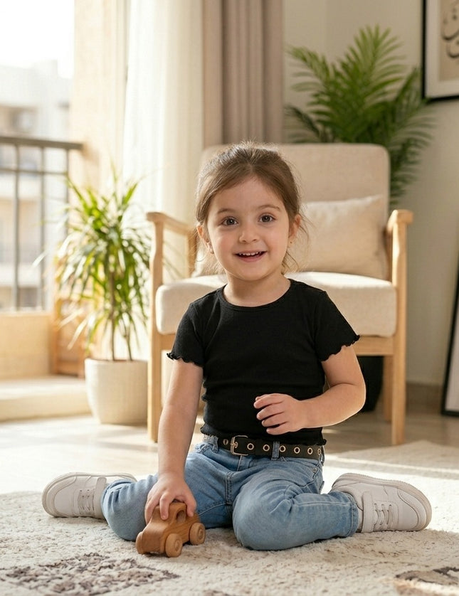 تيشيرت أسود أساسي للبنات من Elladie Kids برقبة دائرية وأكمام قصيرة